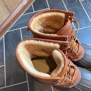 Men’s size 12, LL Bean shearling lined Bean boots.
